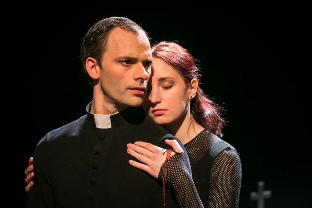 Aurelijus Liškauskas ir Aušra Krasauskaitė – „Altorių šešėly“. Arimanto Knašo nuotr.
