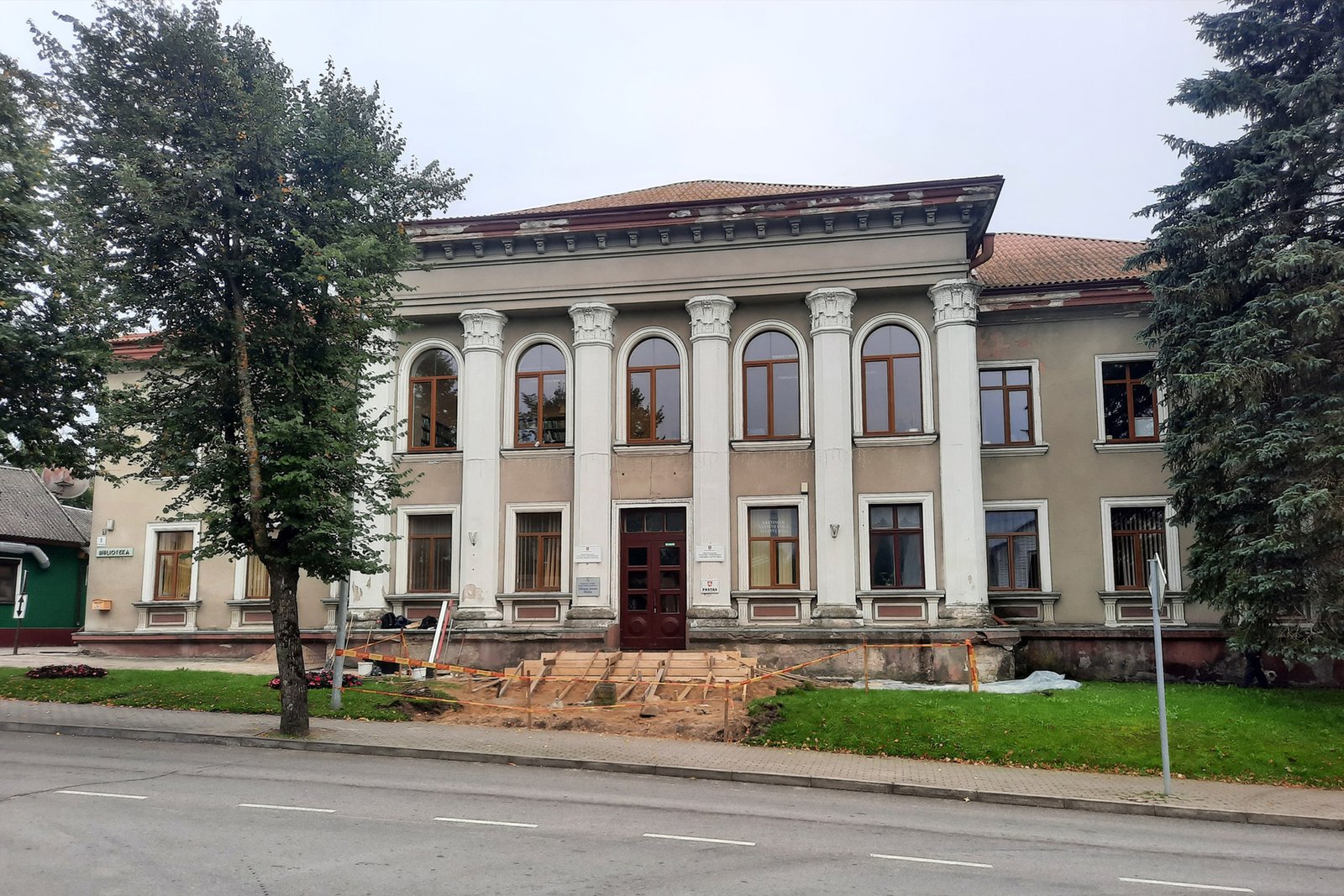 Tvarkomas Salantų miesto ir Imbarės seniūnijų administracinis pastatas