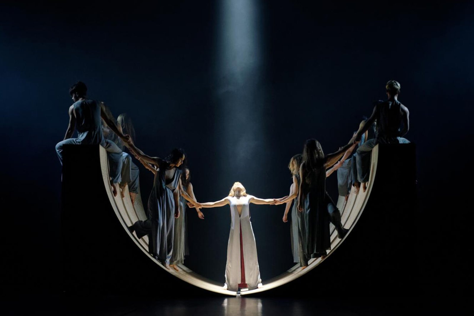 Klaipėdos valstybinio muzikinio teatro triptikas „Dona Kichotė“. Martyno Aleksos nuotr.