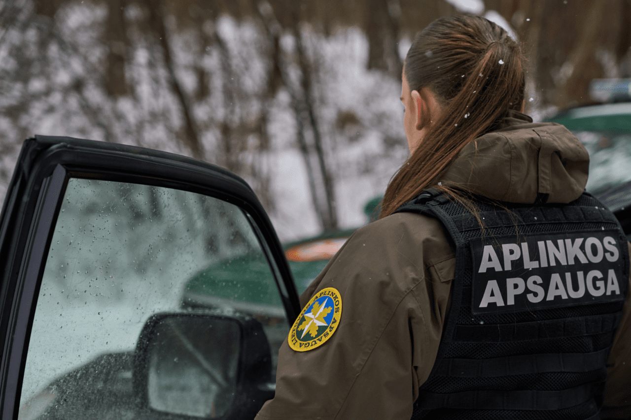 Aplinkos apsaugos departamento pareigūnė (asociatyvi nuotrauka)