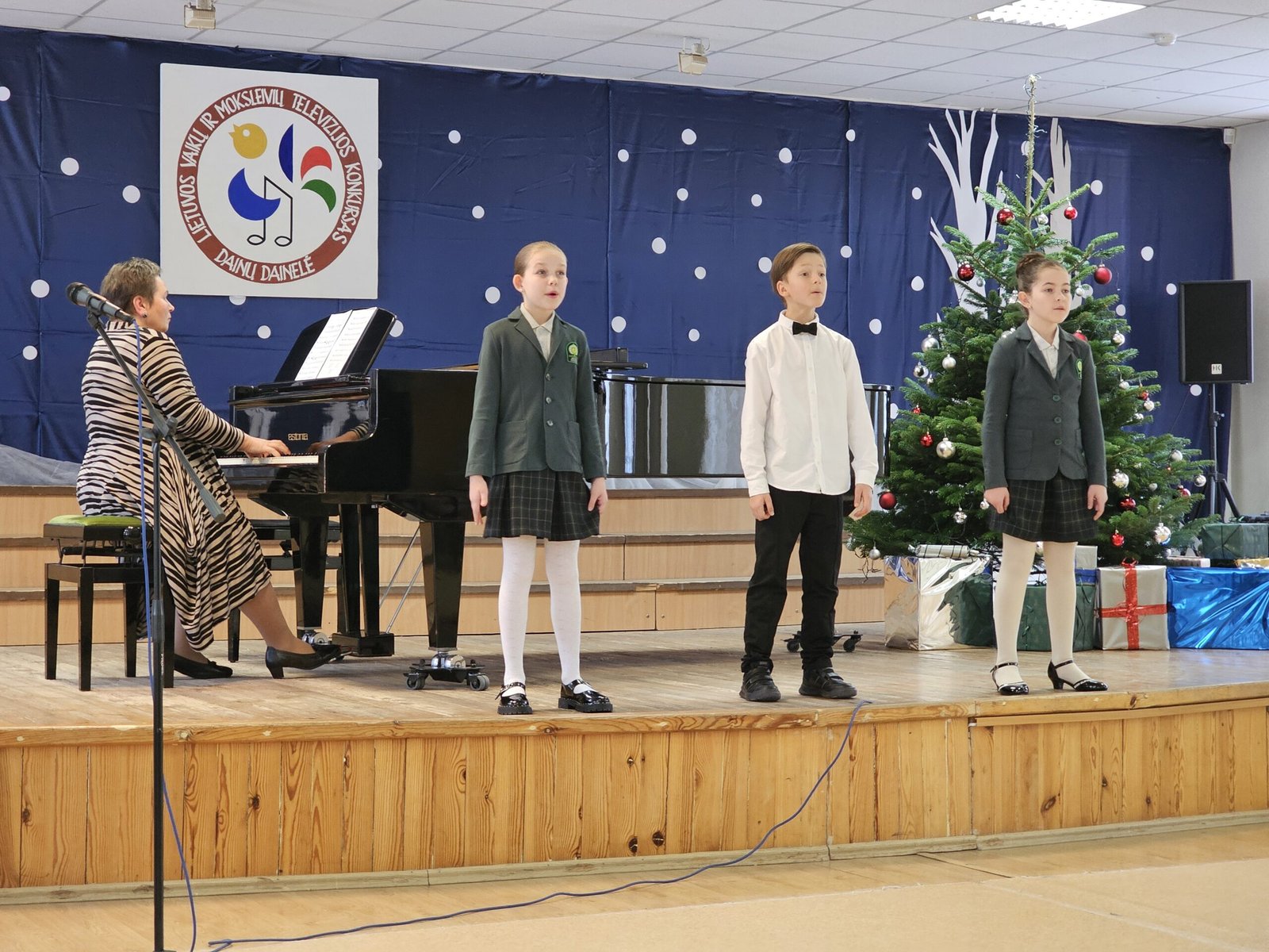 Tercetas iš Kretingos Marijono Daujoto progimnazijos: Vilte Liutkutė, Jokūbas Mikalauskas, Emilija Vaičiūtė (vadovė Milda Trušauskaitė, muzikos mokytoja ekspertė)