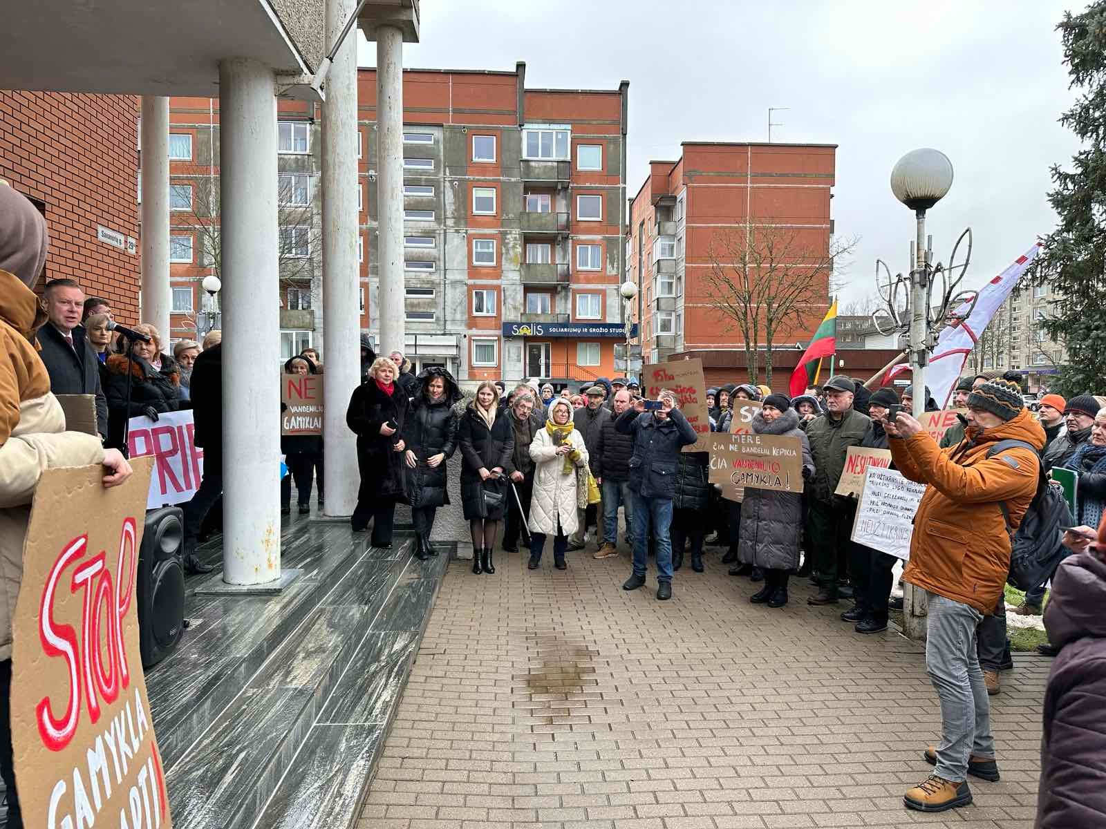 Kretingos meras: gamyklos poveikio aplinkai vertinimo procedūra turi būti stabdoma