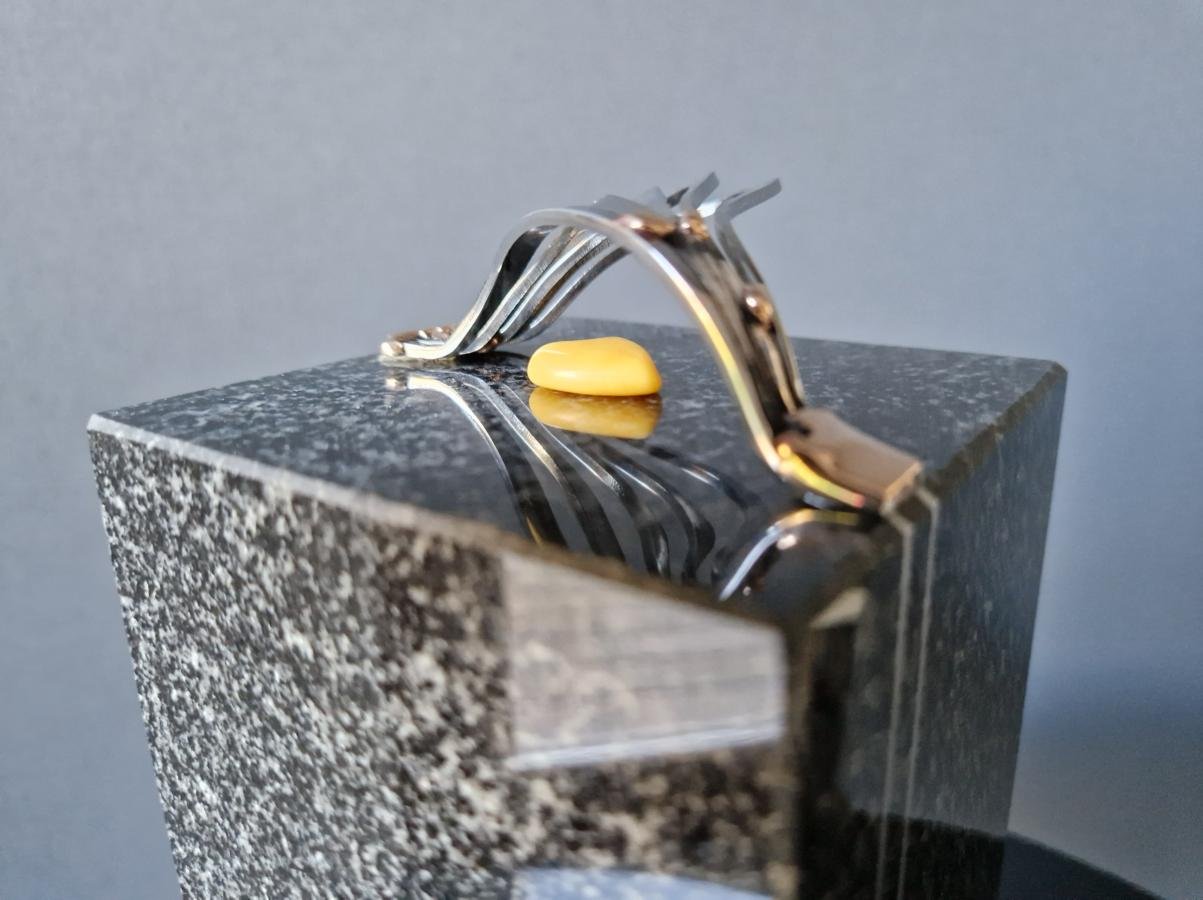 Užfiksuota kaip V.Karčiausko kūrybinėse dirbtuvėse gimsta skulptūrinės miniatiūros. Vytauto Karčiausko nuotr.