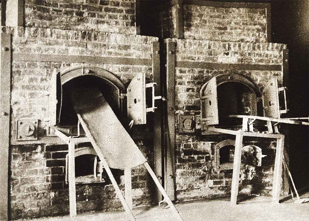 Šiose Štuthofo konclagerio krematoriumo krosnyse buvo sudeginti daugiau kaip 60 tūkst. nacių nusikaltimo aukų kūnai. Nuotrauka iš knygos STUTTHOF, 1988, Varšuva