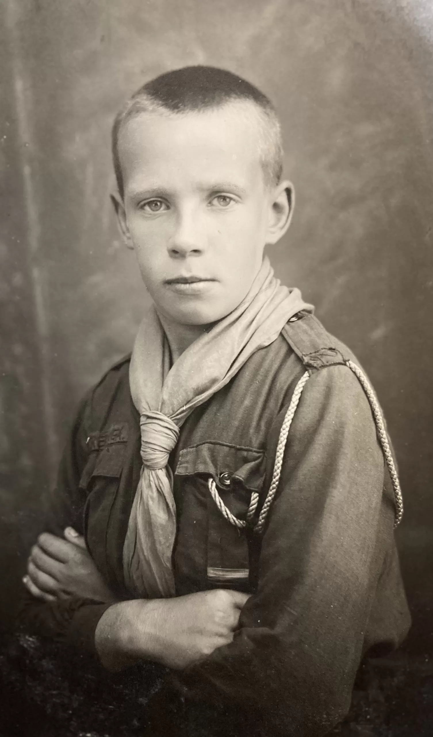 Jonas Grudzinskas su skauto uniforma 1926 m. Alfonso Survilos / Grudzinskų giminės archyvo nuotrauka