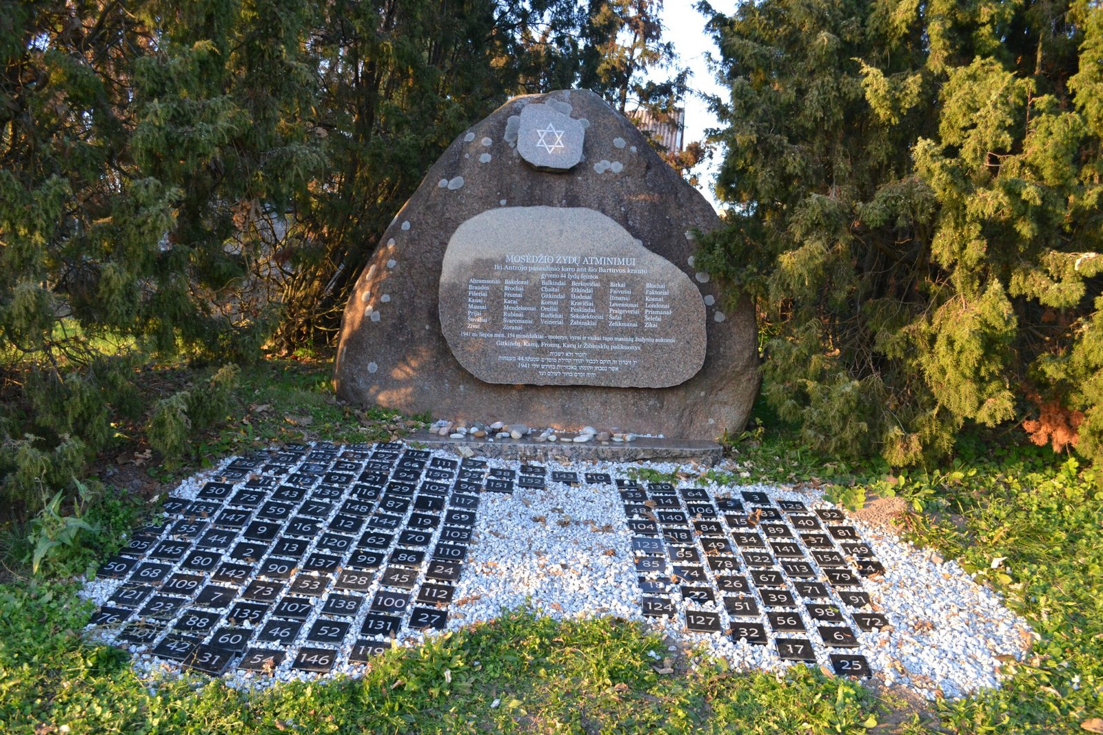 Paminklas Mosėdyje sunaikintai žydų bendruomenei. Autoriaus nuotr.