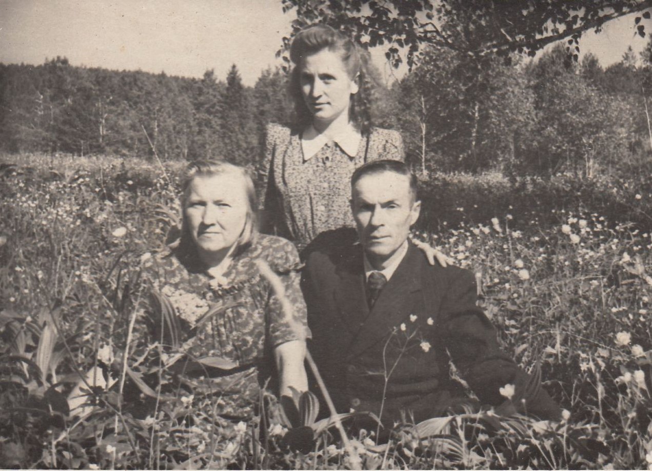 Malūkų šeima, 1954 m. susitikusi Sibire. Igno Jablonskio nuotr., autoriaus archyvas