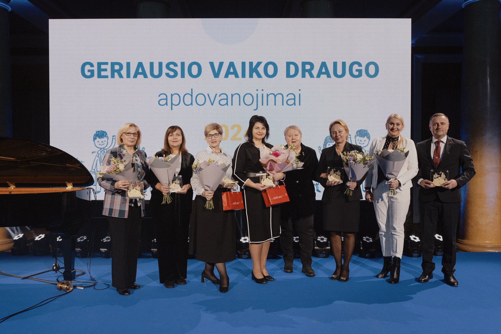 Už išskirtinius nuopelnus vaikų gerovei įteikti šių metų „Geriausio vaiko draugo“ apdovanojimai: tarp laimėtojų — Kalvarija ir Kretinga