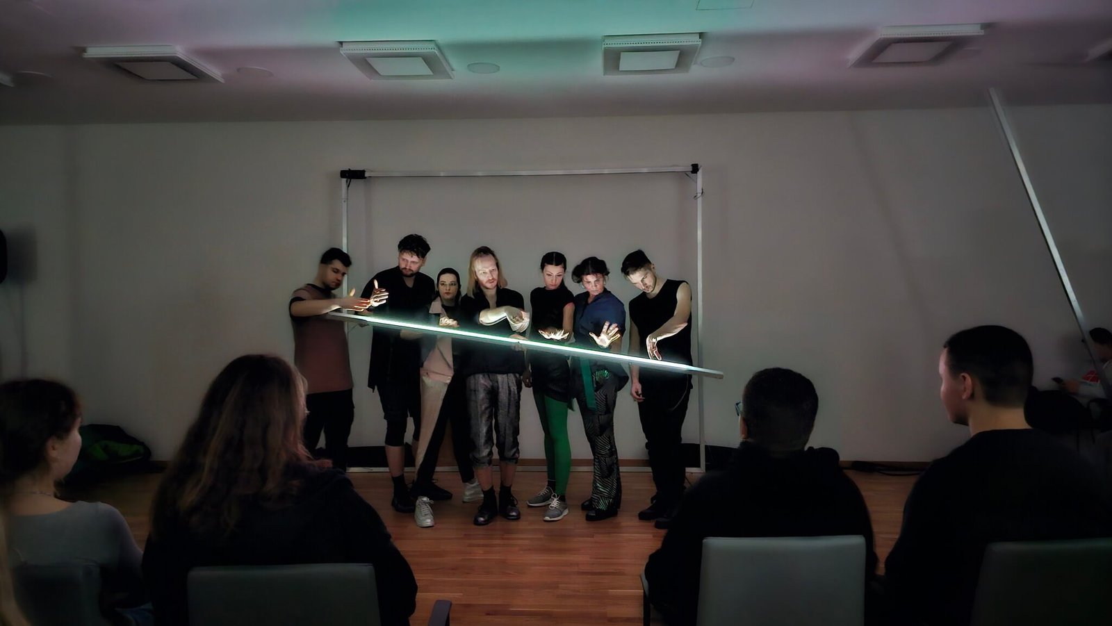 „Taško“ teatro siurrealistinė komedija „Prestižinė profesija“ – ir nustebino, ir prajuokino