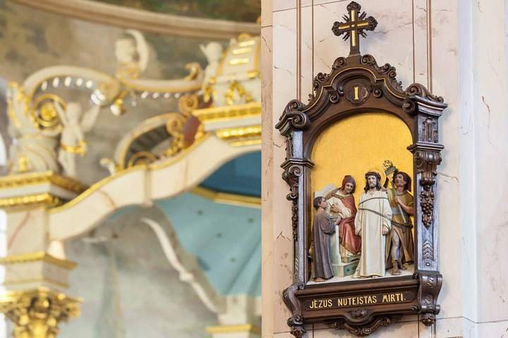 Viena iš 14-os barokinių Kryžiaus kelio stočių.Žibutės Vanagienės nuotr.