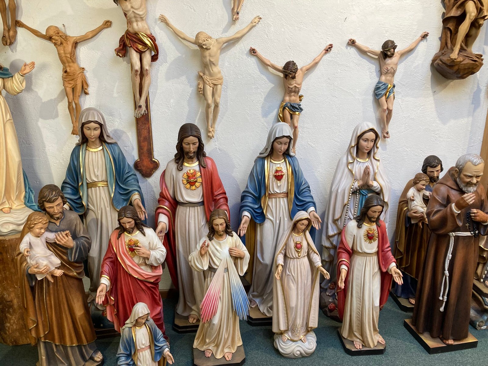 Bažnytinio meno salono kampelis. Autoriaus nuotr.