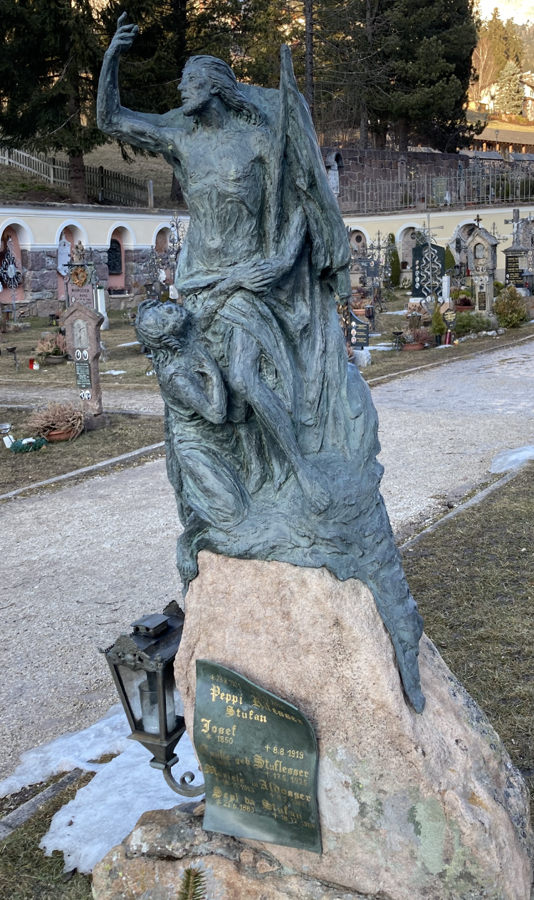 Rifesser giminės kapas Ortisei miestelio kapinėse. Autoriaus nuotr.