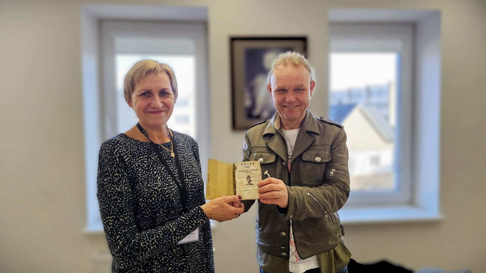 Klaidas Mačernis ir Kretingos M. Valančiaus viešosios bibliotekos direktorė Birutė Karčauskienė