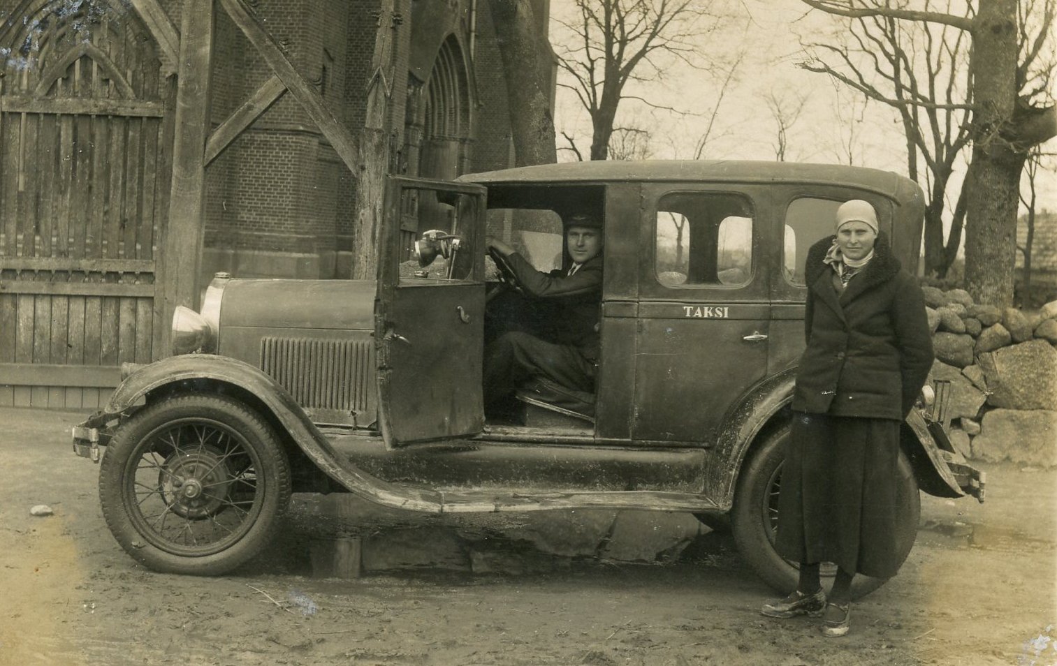 Jau prieš 90 metų salantiškiai galėjo važinėtis taksi. 1935 m.