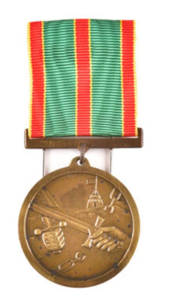 Dailininko Adomo Smetonos sukurtas Lietuvos kariuomenės kūrėjų savanorių medalis.