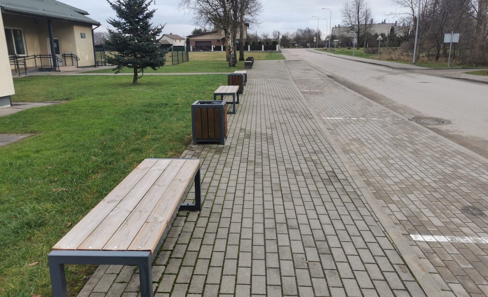 Kūlupėnų kaime atnaujinti 26 suoliukai