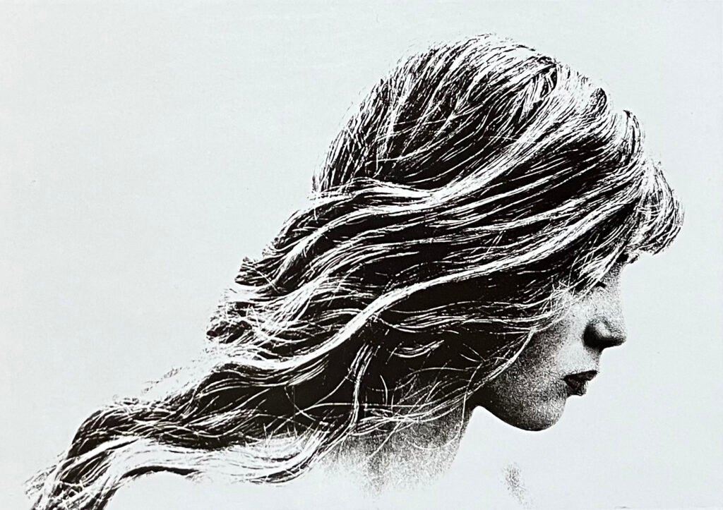 Kretingiškės mergaitės nuotrauka puošia albumo „Žiedai tarp žiedų“ viršelį. 1967 m. Rimanto Dichavičiaus nuotr.